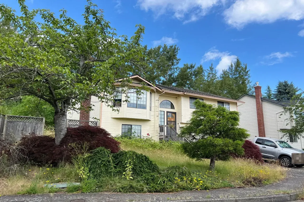 listing, photo 1