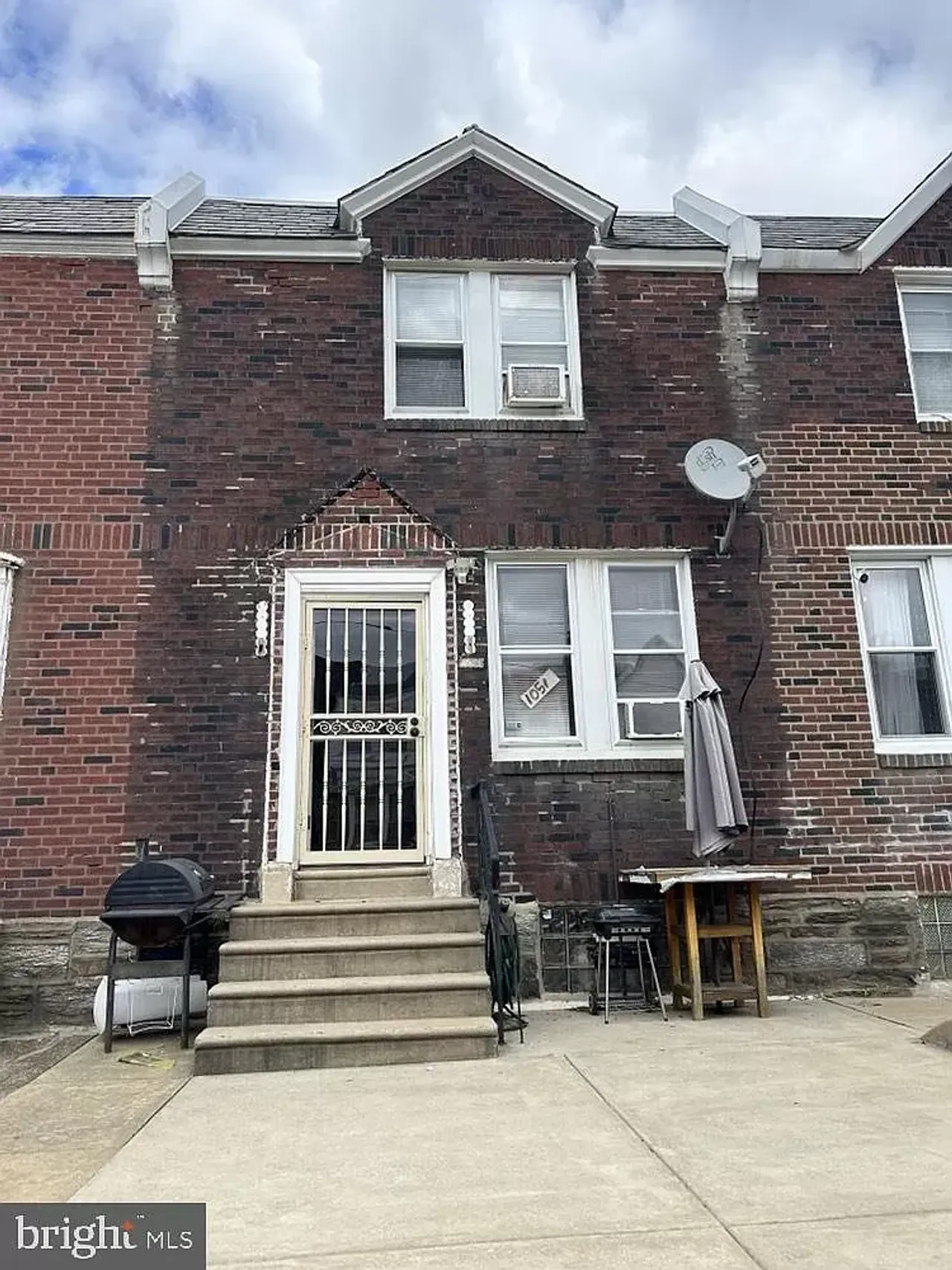 listing, photo 1