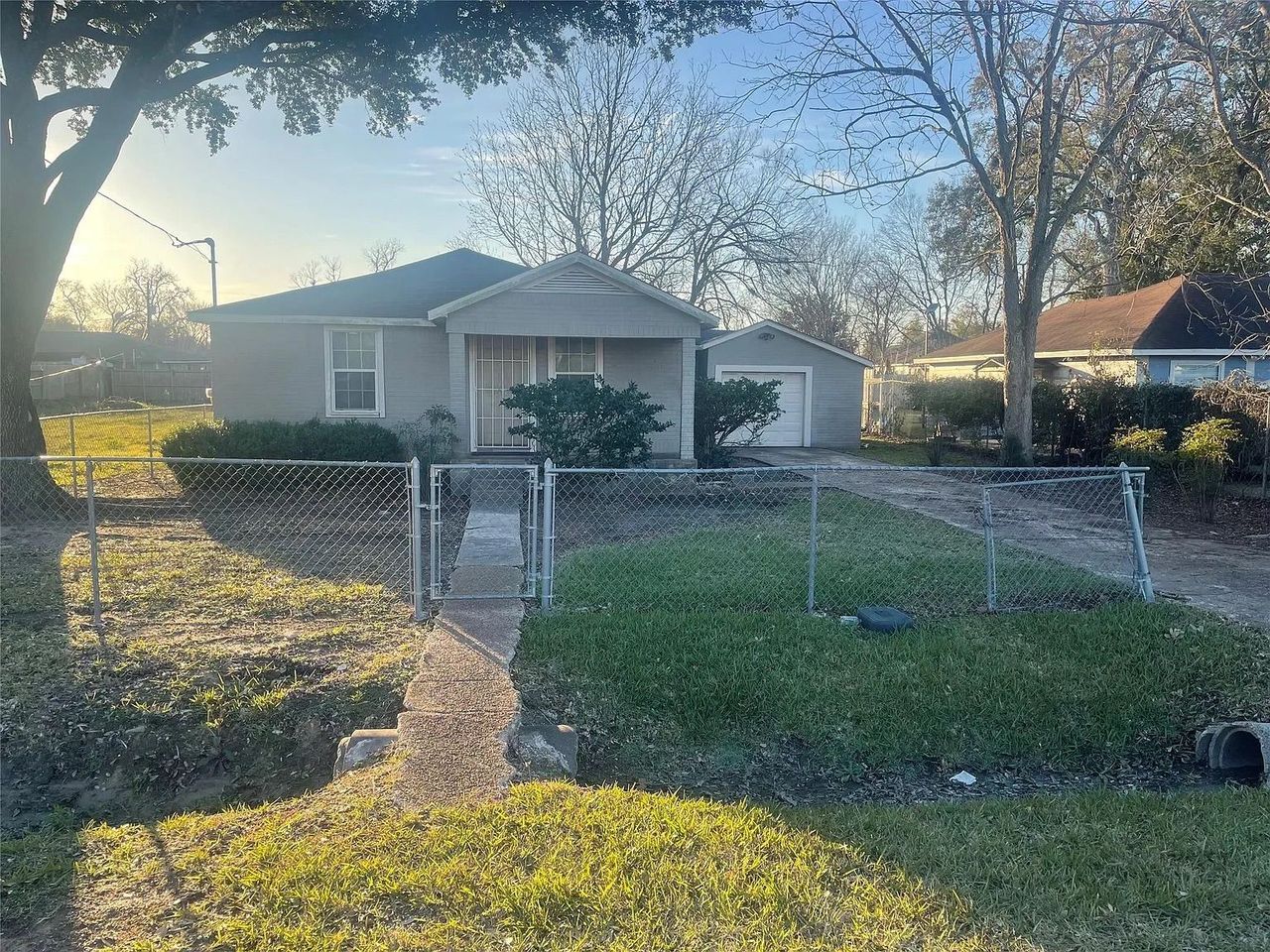 listing, photo 1