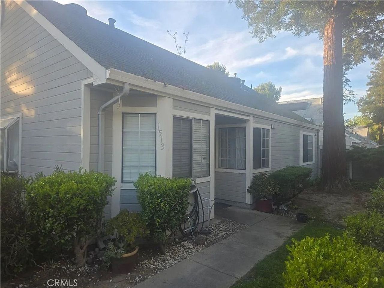 listing, photo 1