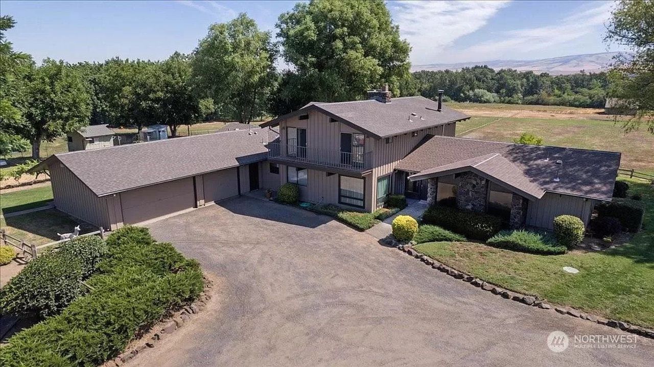 listing, photo 1