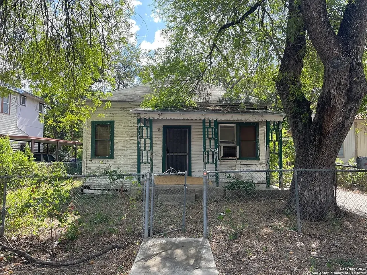 listing, photo 1