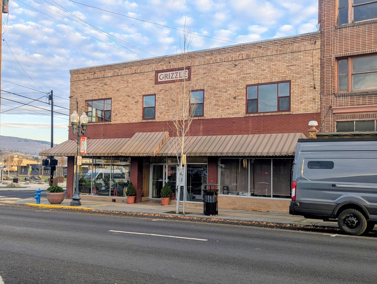 listing, photo 1
