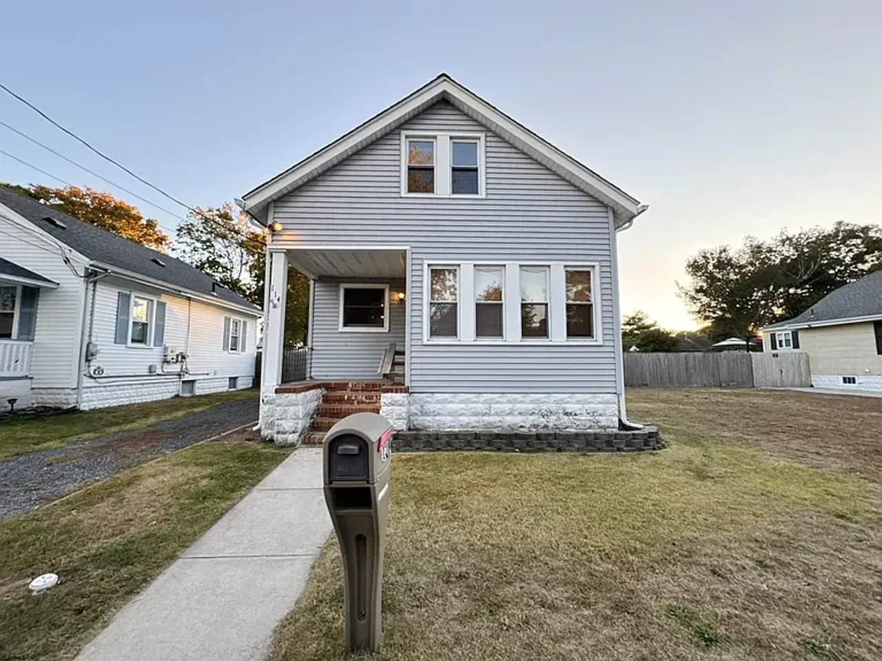 listing, photo 1