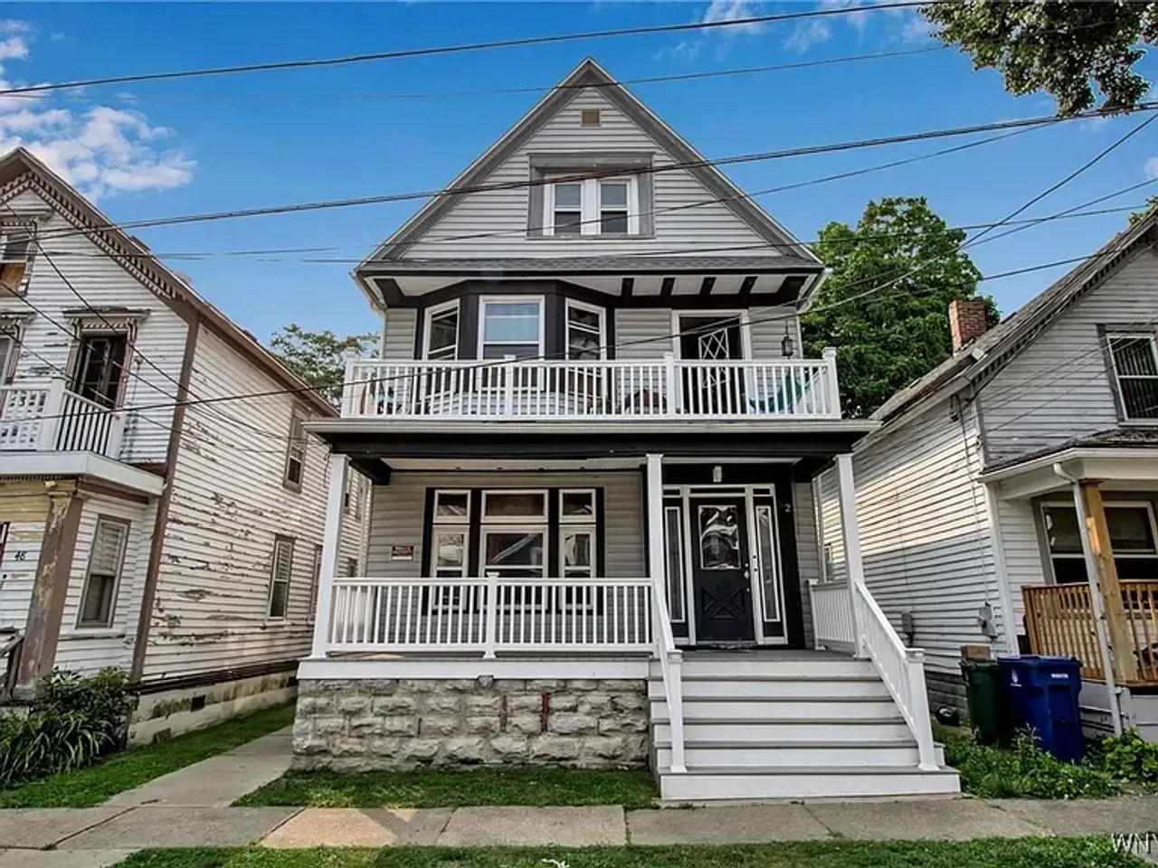 listing, photo 1