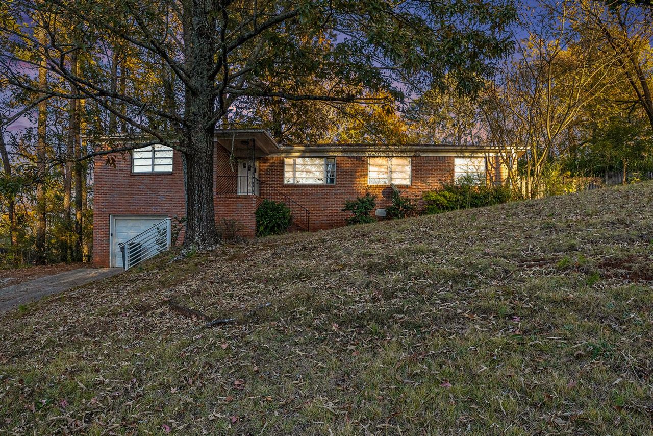 listing, photo 1