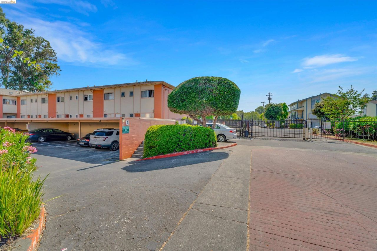 listing, photo 1