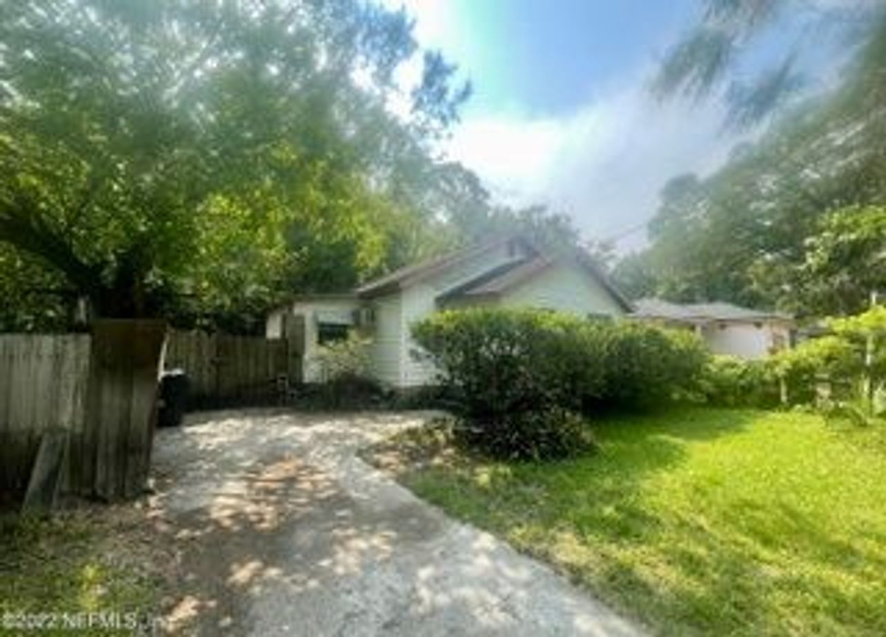 listing, photo 1