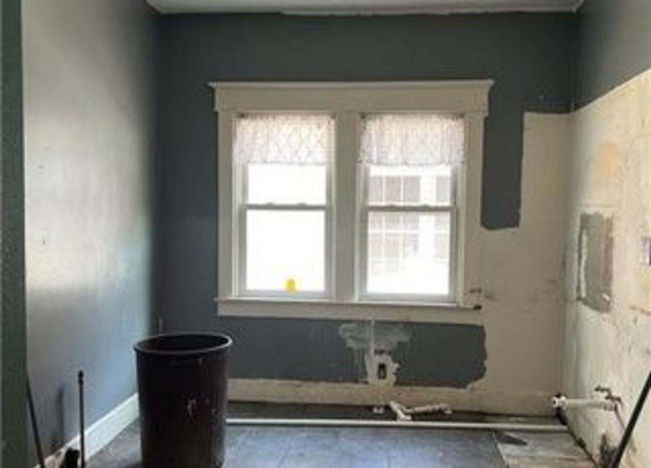 listing, photo 1