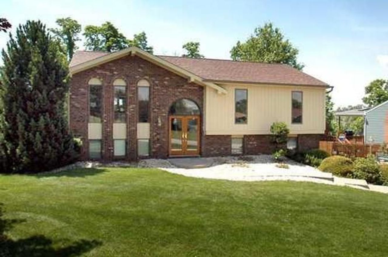 listing, photo 1