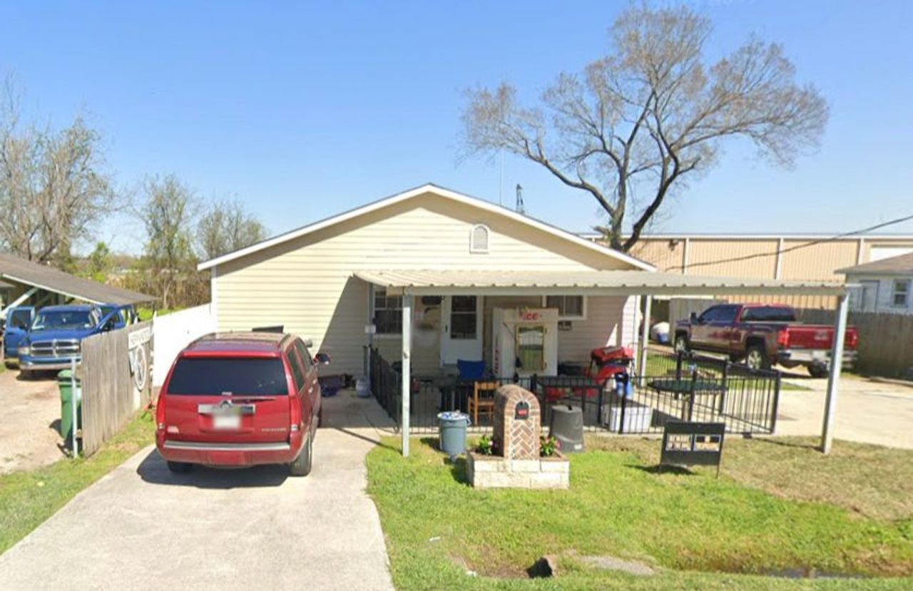 listing, photo 1