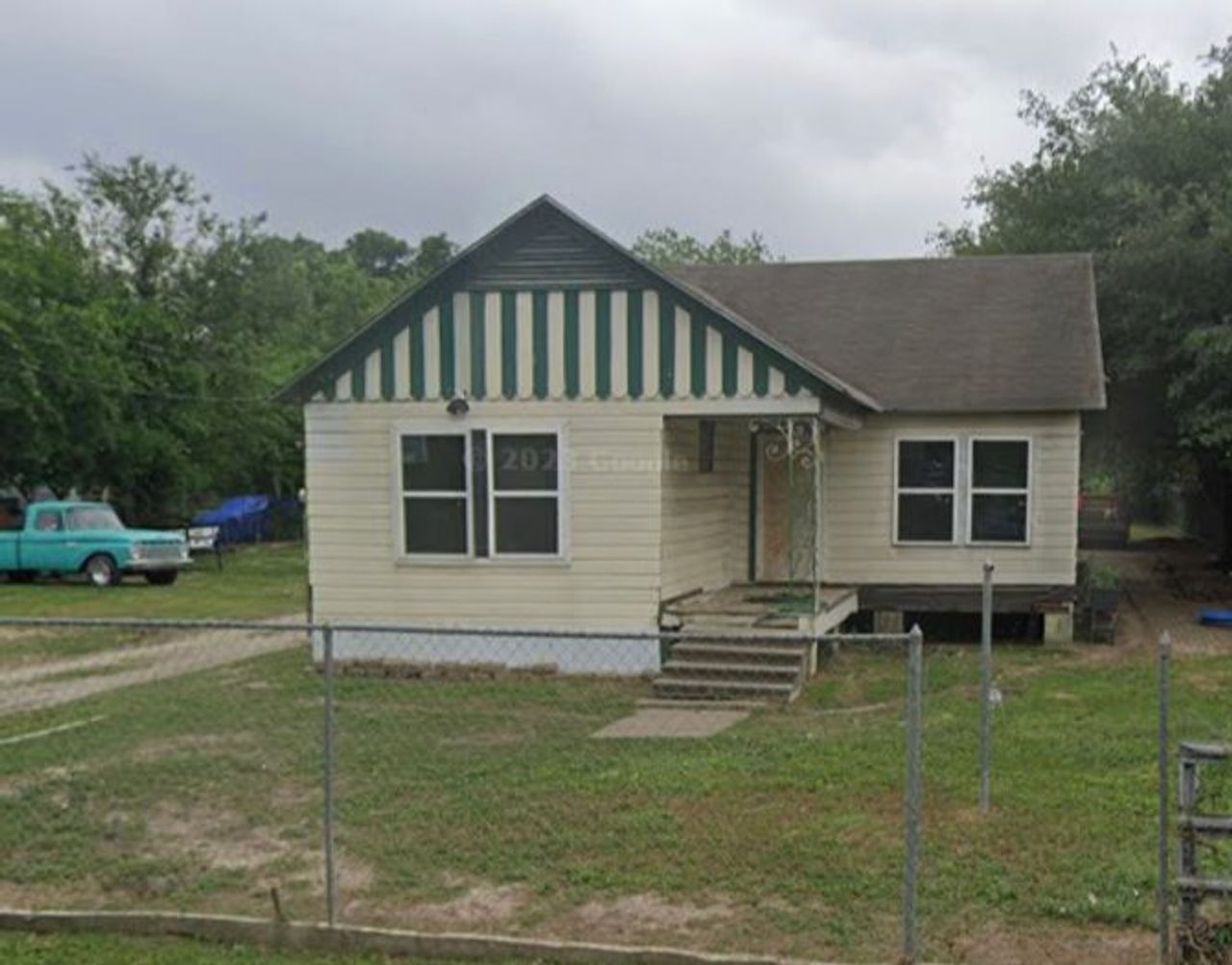 listing, photo 1