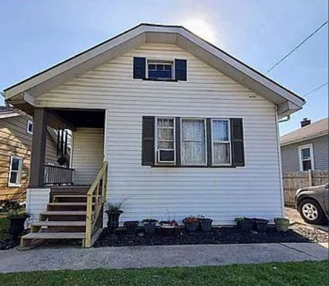 listing, photo 1