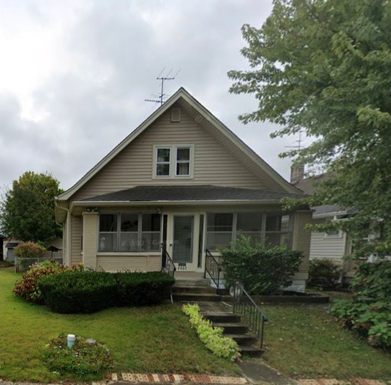 listing, photo 1