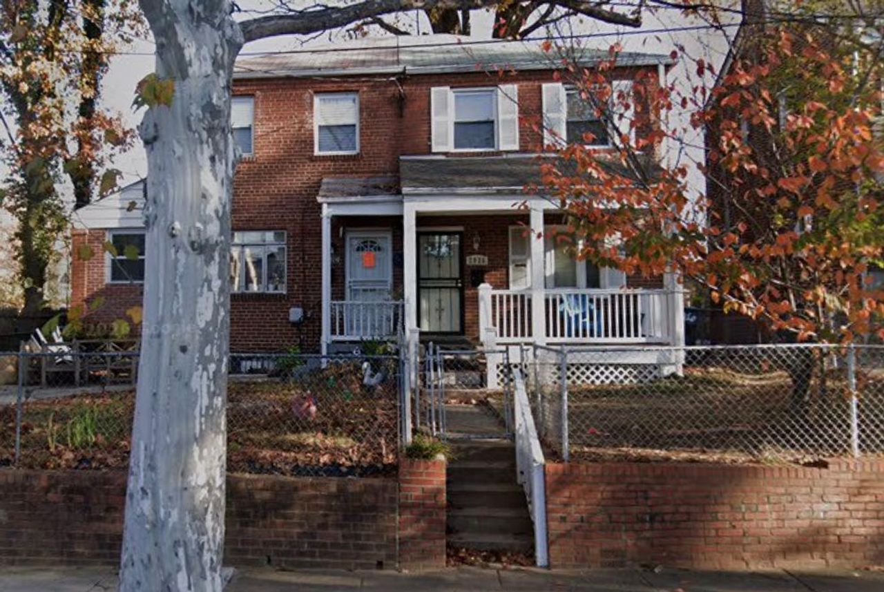 listing, photo 1