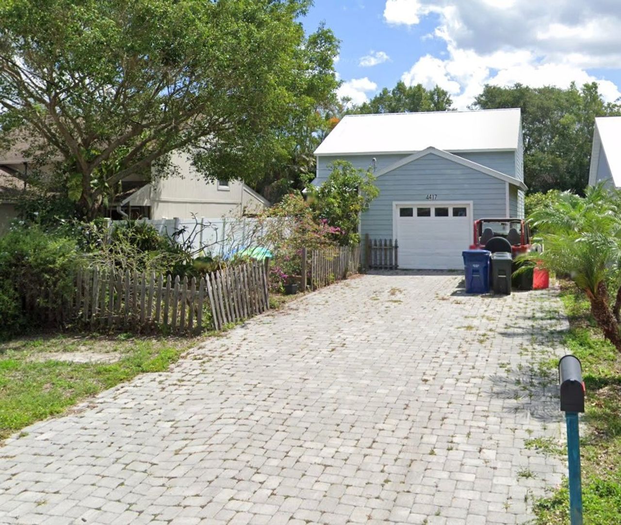 listing, photo 1