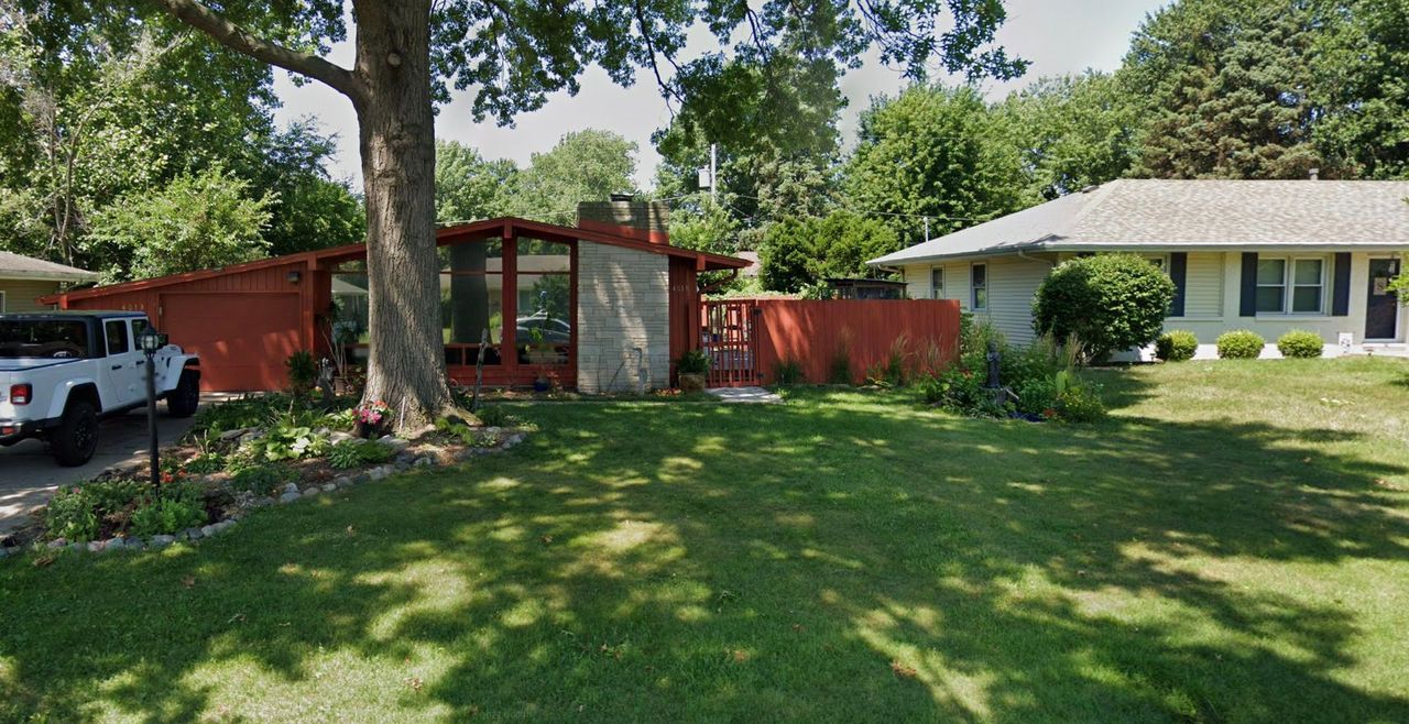 listing, photo 1