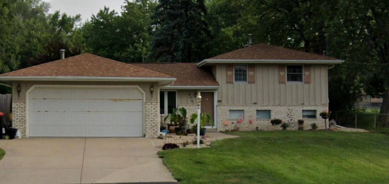 listing, photo 1
