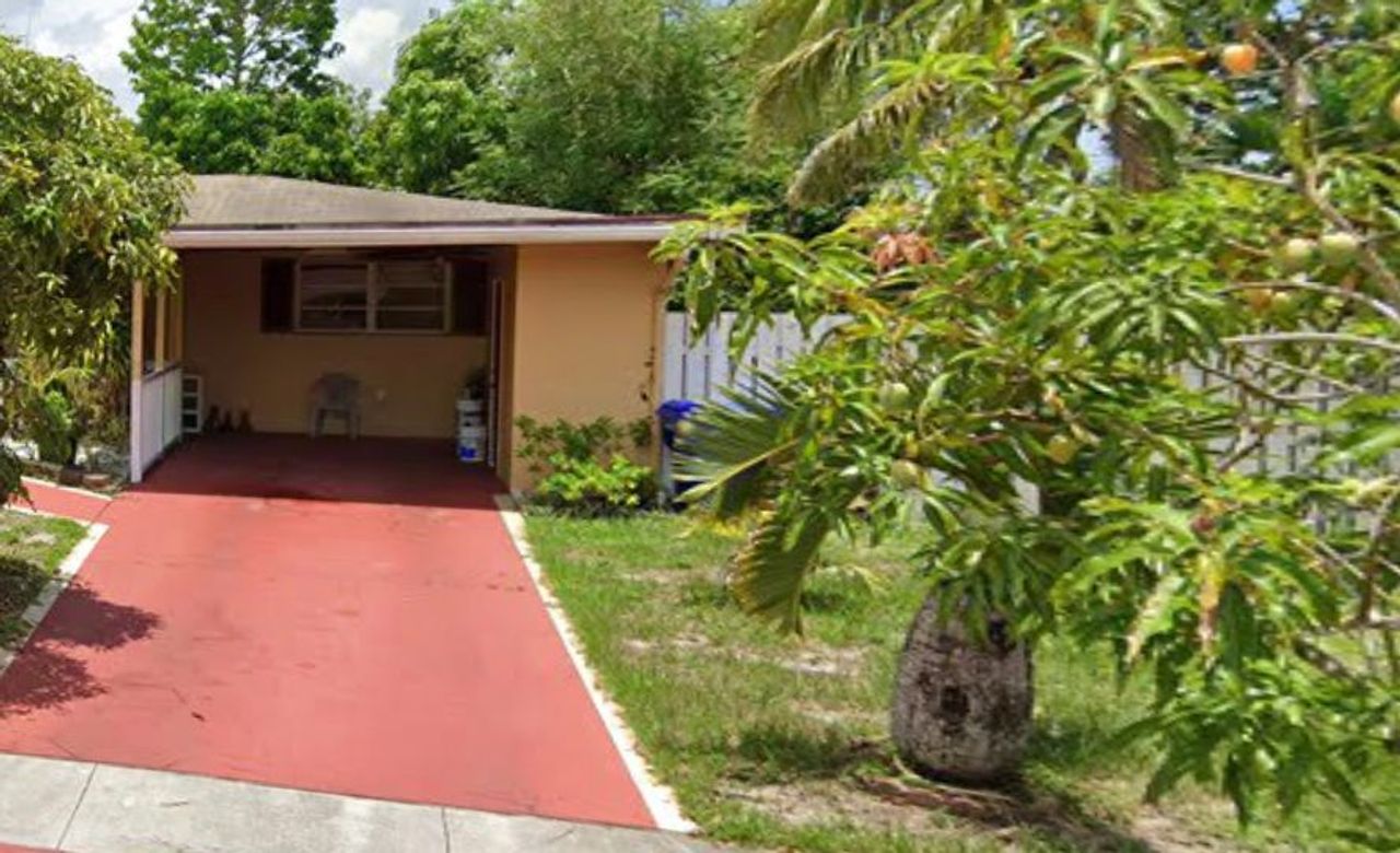 listing, photo 1
