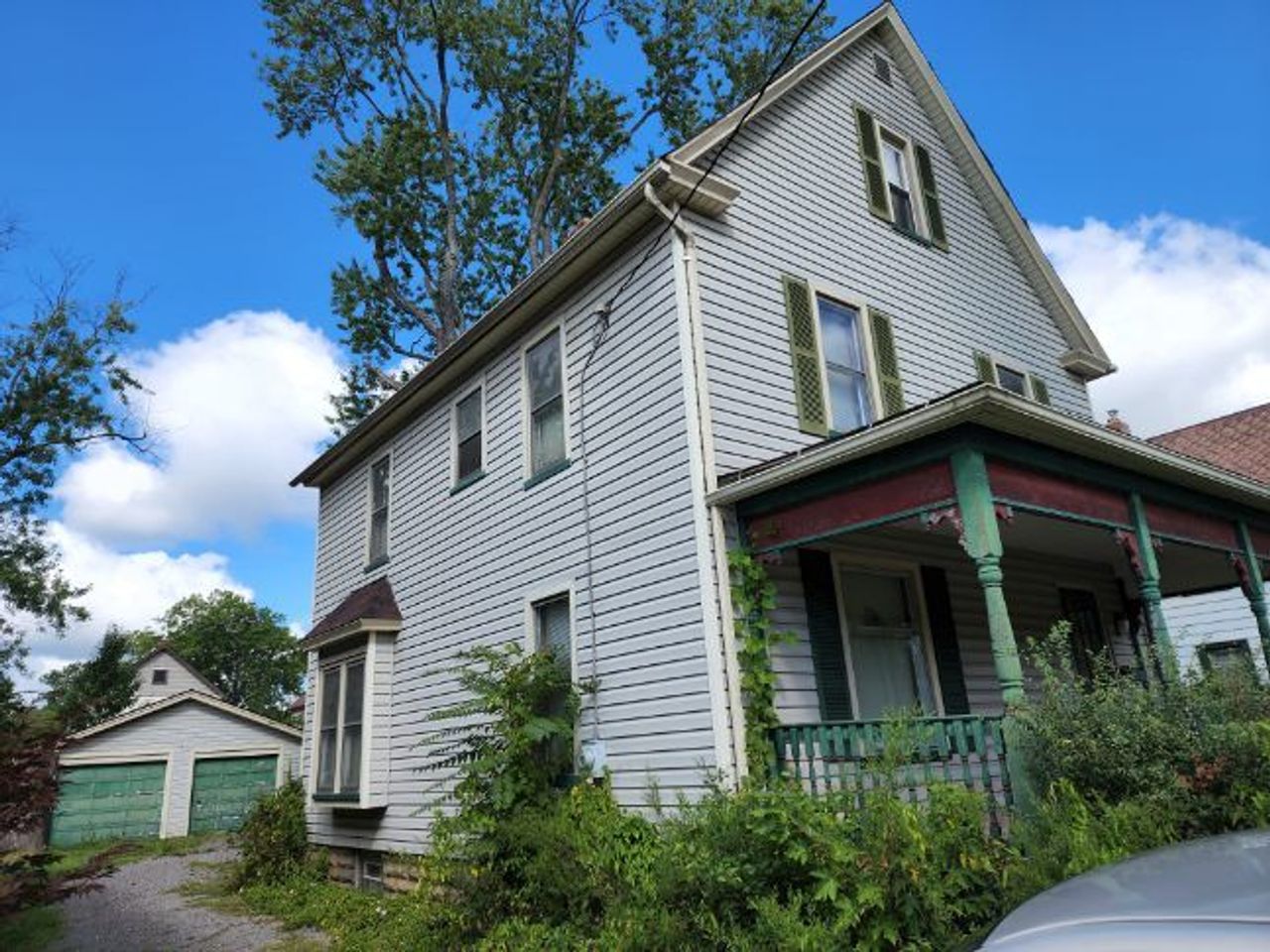 listing, photo 1