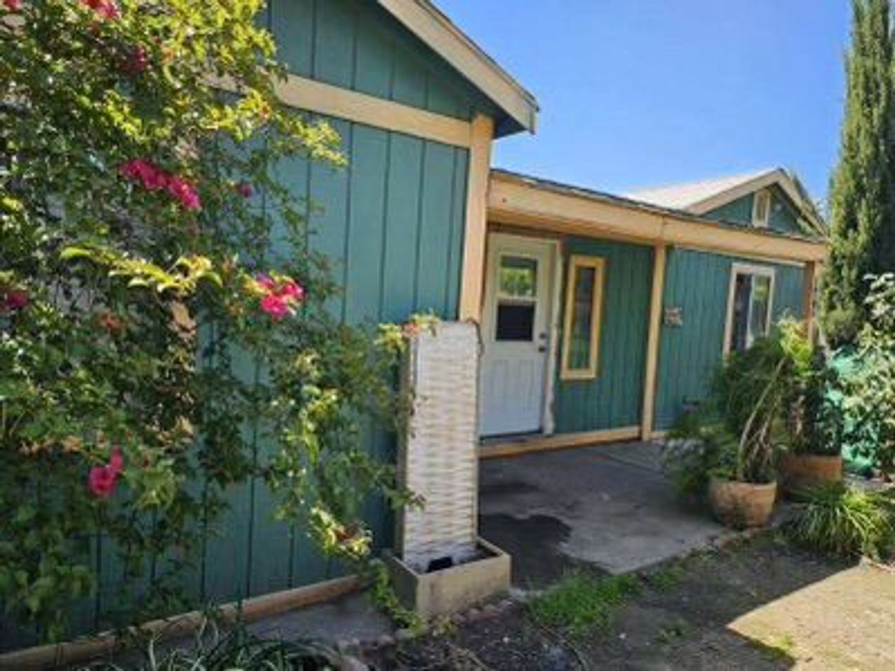 listing, photo 1