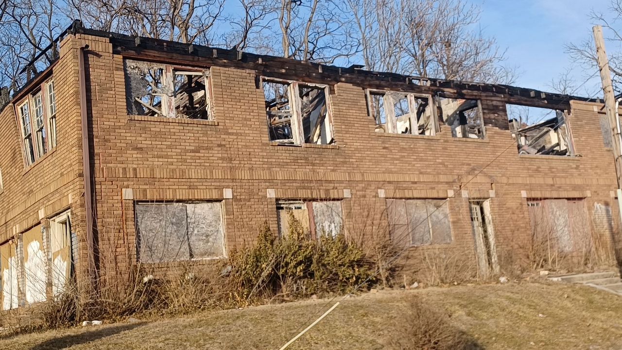 listing, photo 1
