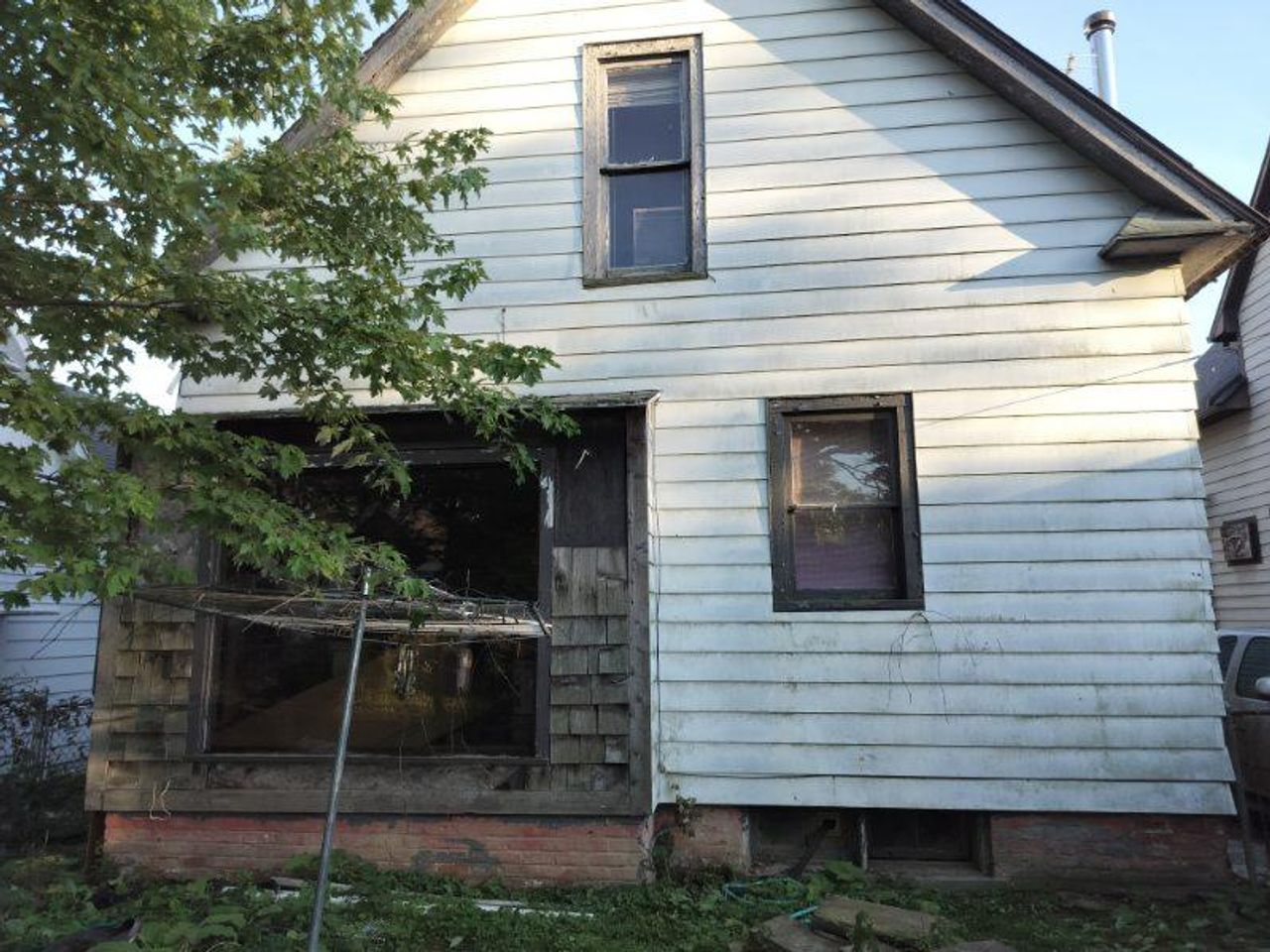 listing, photo 1