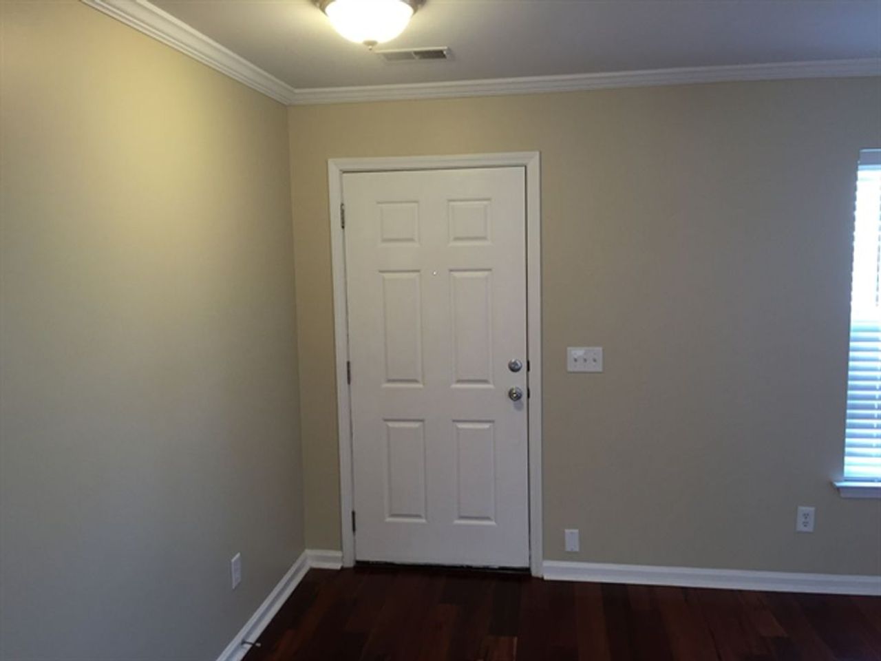 listing, photo 1