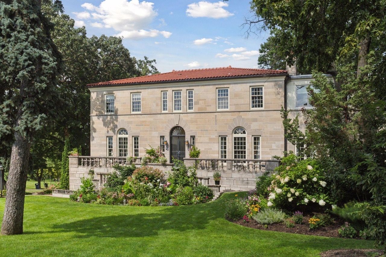 listing, photo 1