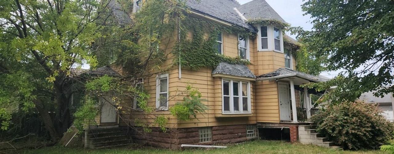 listing, photo 1