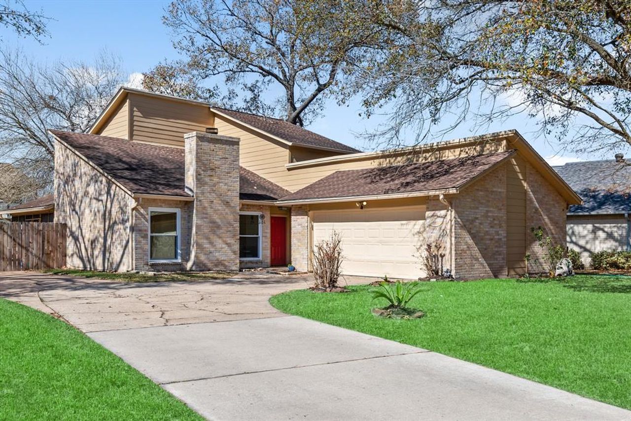 listing, photo 1