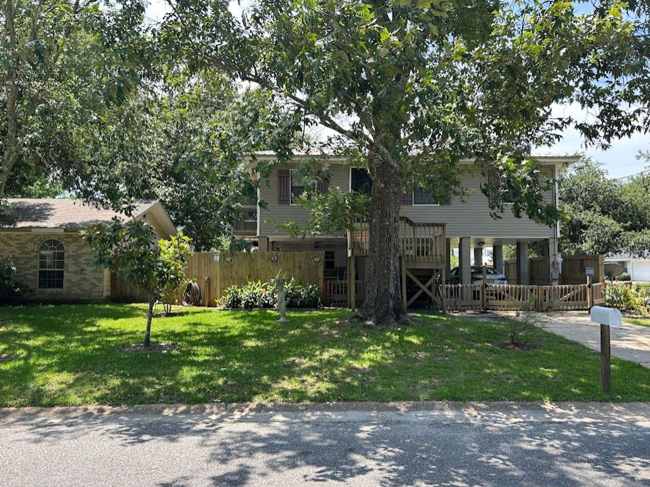 listing, photo 1