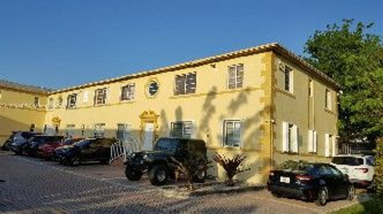 listing, photo 1