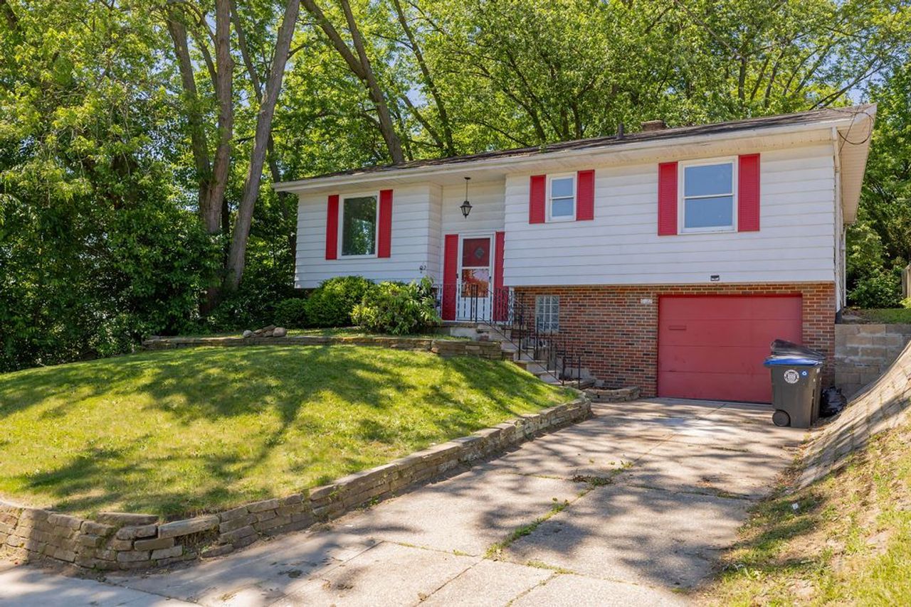 listing, photo 1