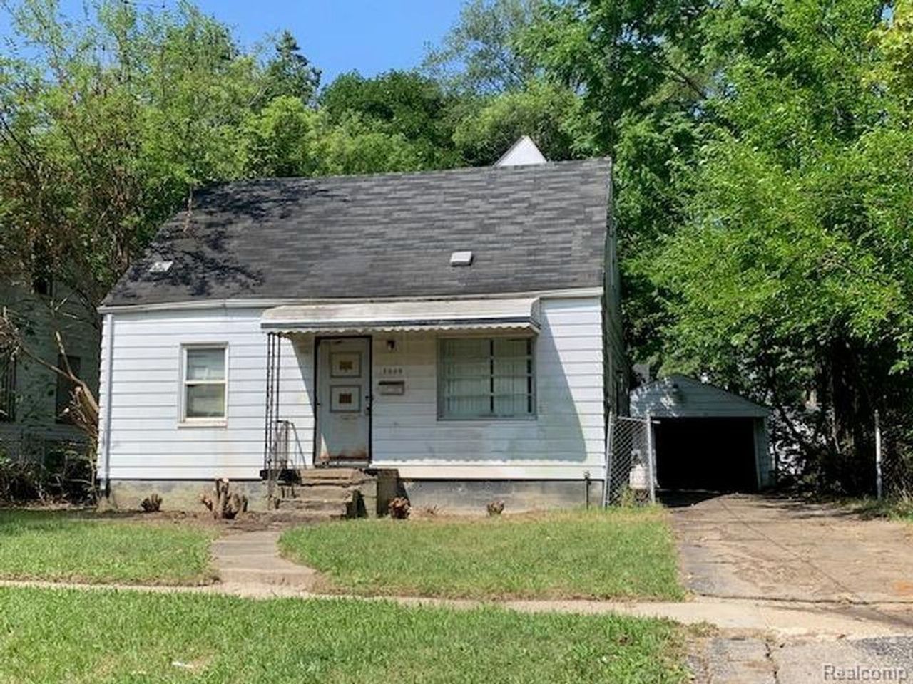 listing, photo 1