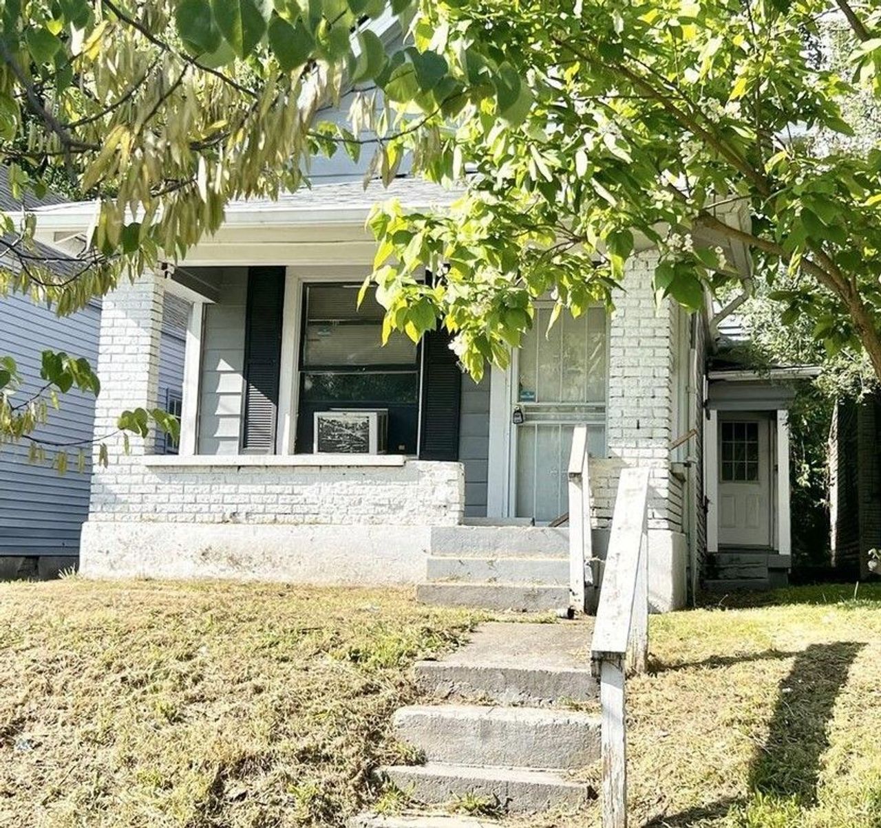 listing, photo 1