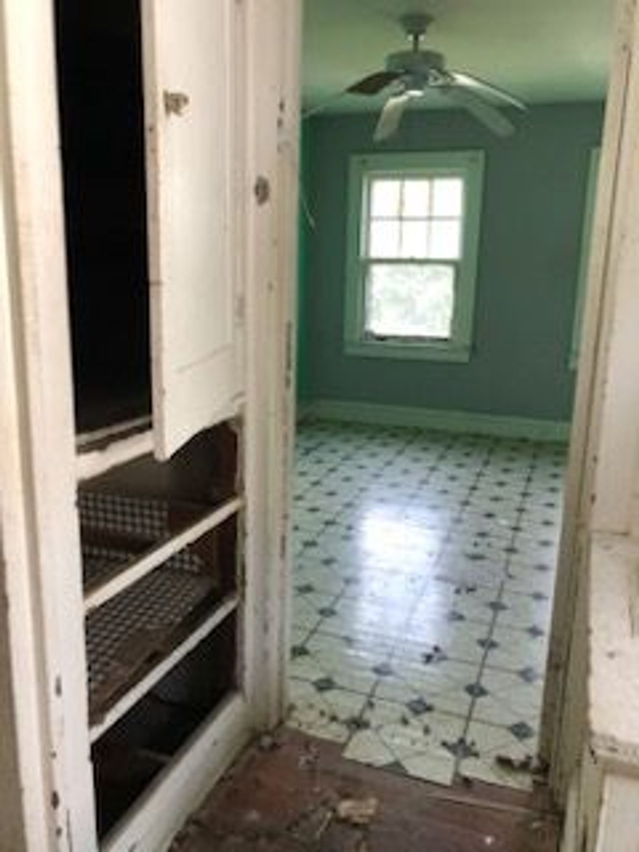 listing, photo 1