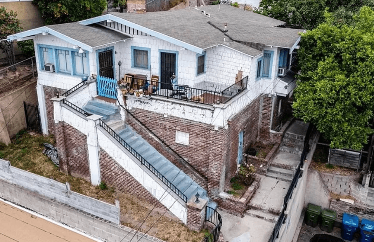listing, photo 1