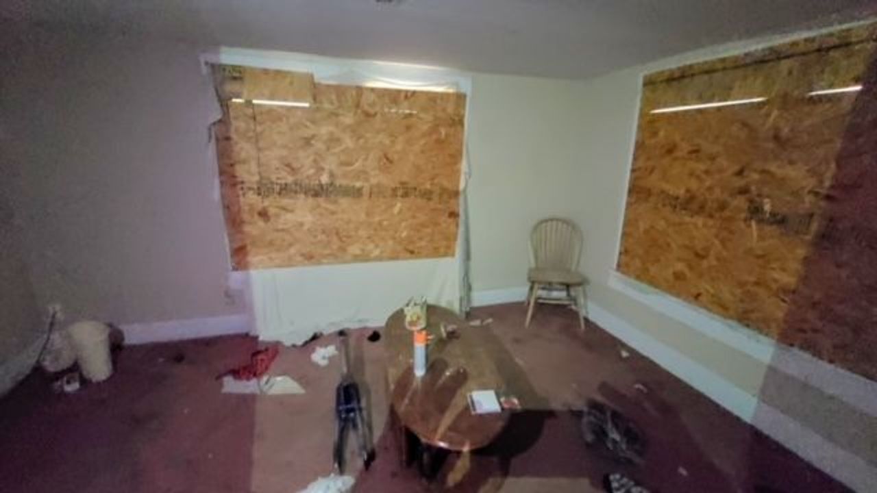 listing, photo 1