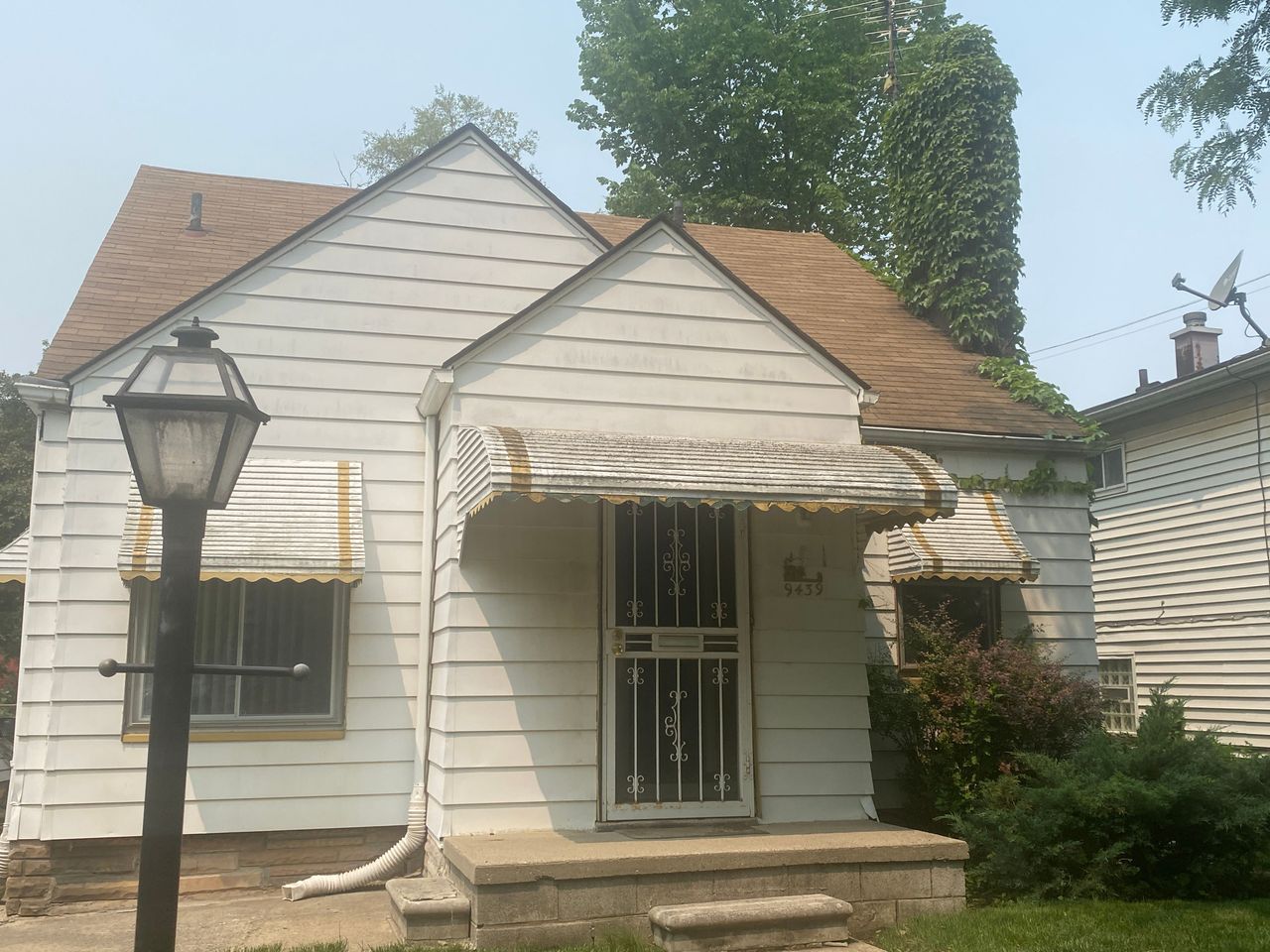 listing, photo 1