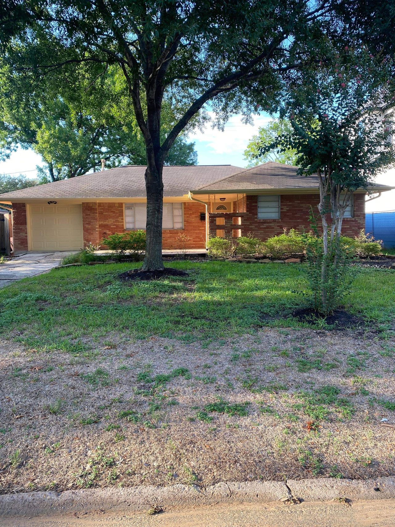 listing, photo 1