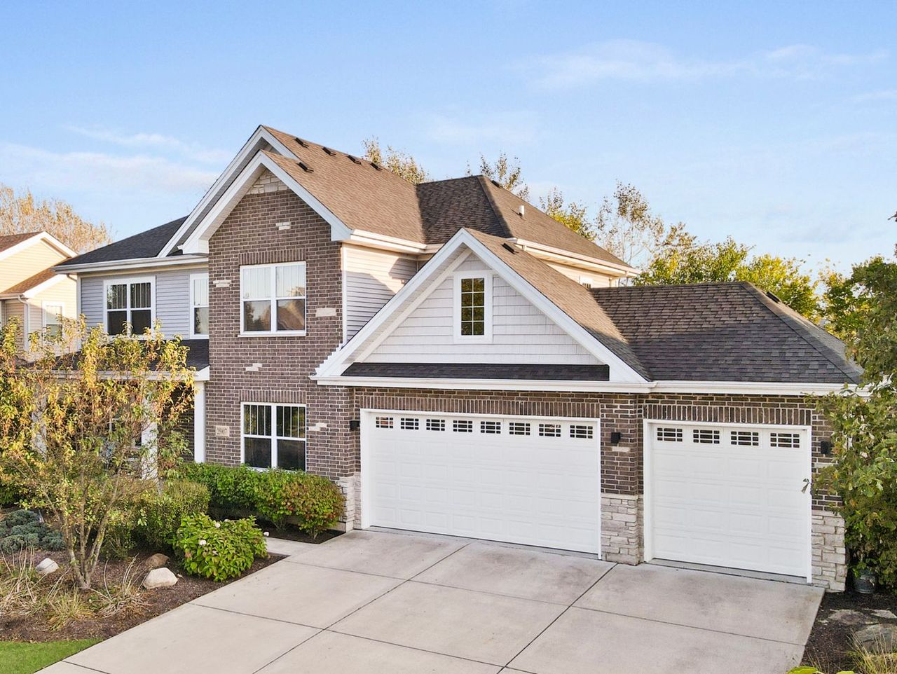 listing, photo 1