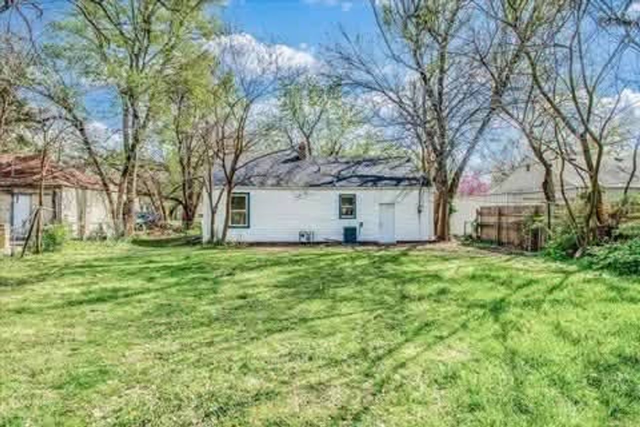 listing, photo 1