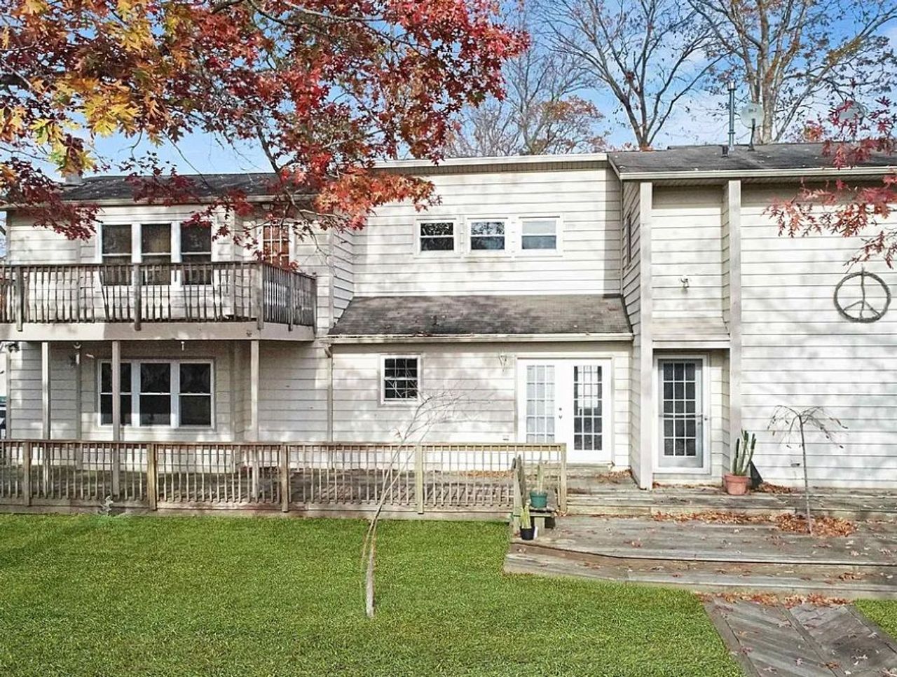 listing, photo 1