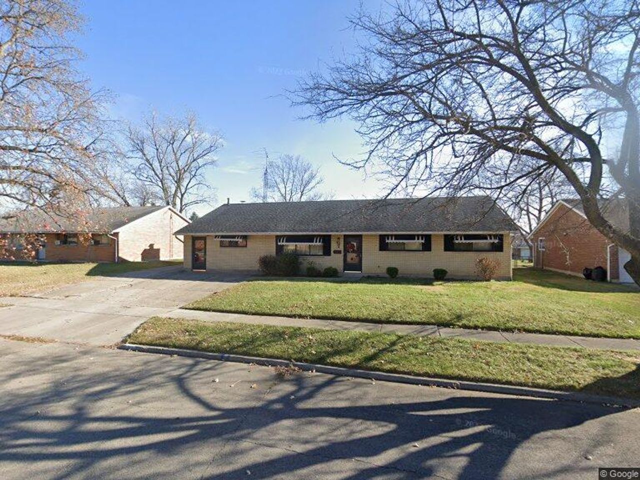 listing, photo 1