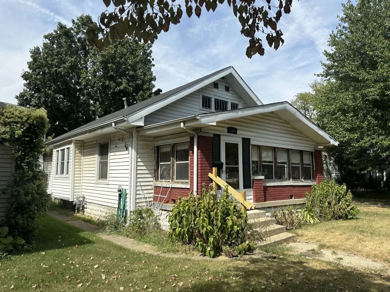 listing, photo 1