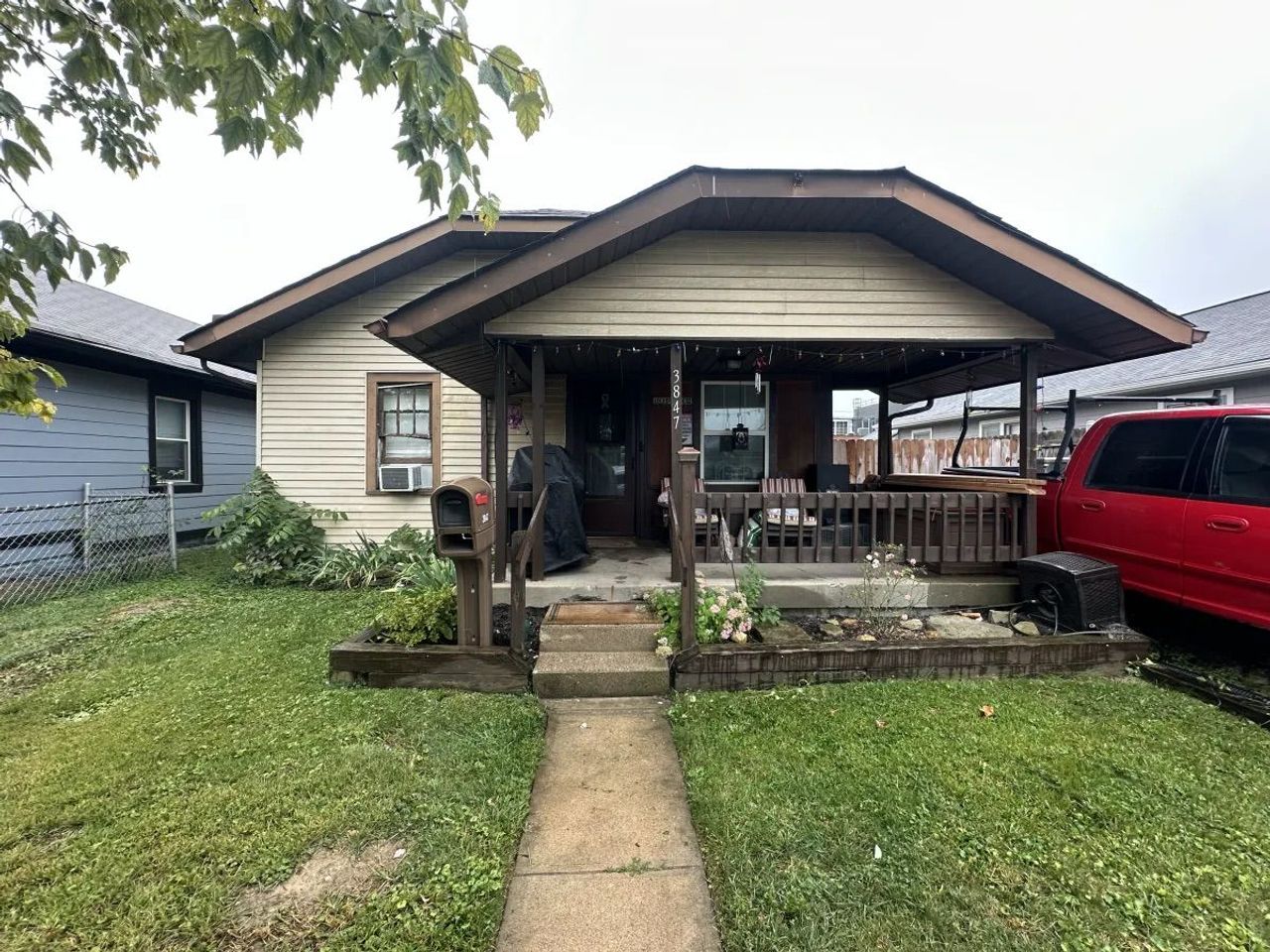 listing, photo 1