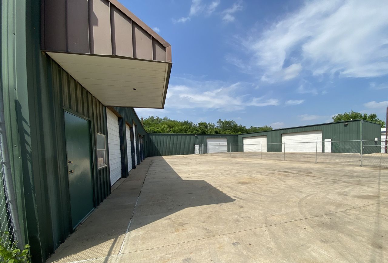 listing, photo 1