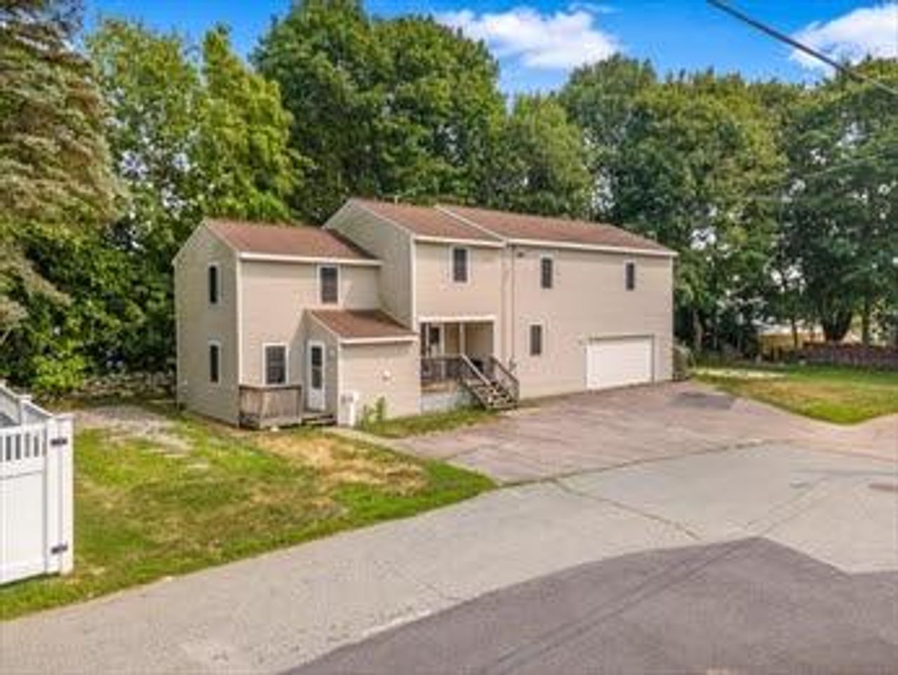 listing, photo 1
