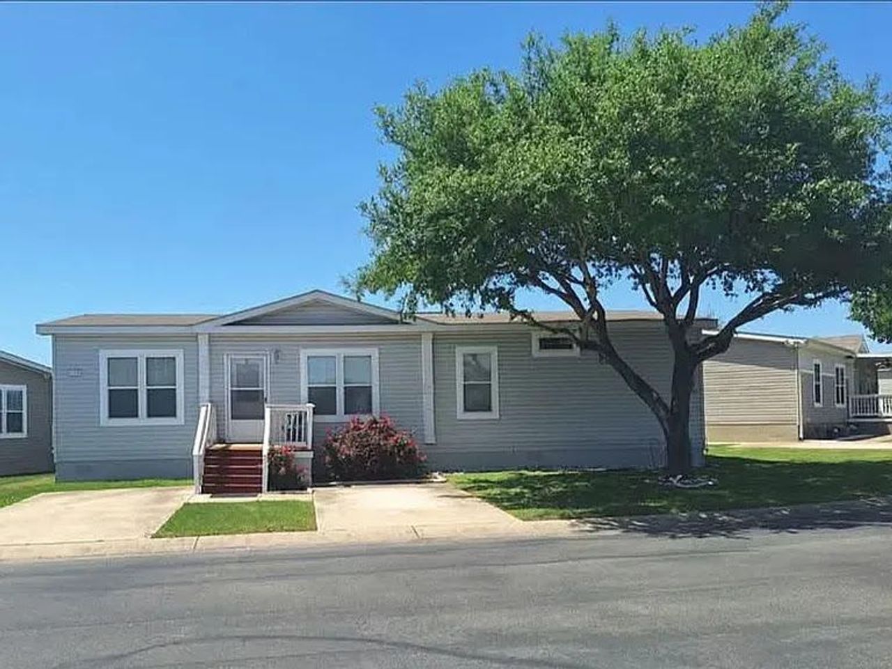 listing, photo 1